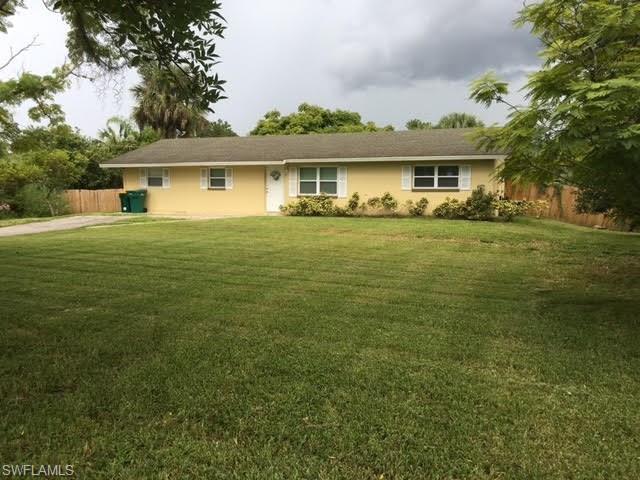 2950 White Blvd, Naples, FL 34117 (#216052601) :: Homes and Land Brokers, Inc