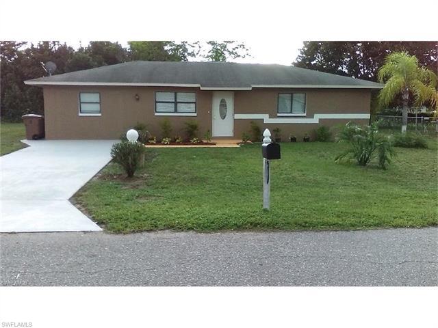 422 Valley Dr, Lehigh Acres, FL 33936 (#216061520) :: Homes and Land Brokers, Inc