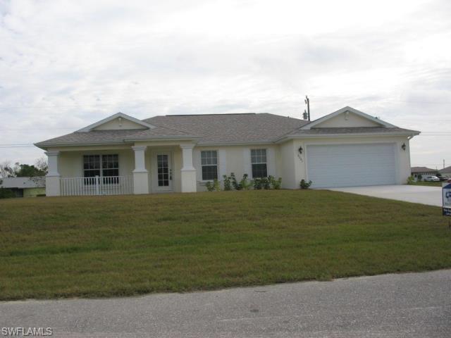 2201 NE 15th Ave, Cape Coral, FL 33909 (#216061786) :: Homes and Land Brokers, Inc