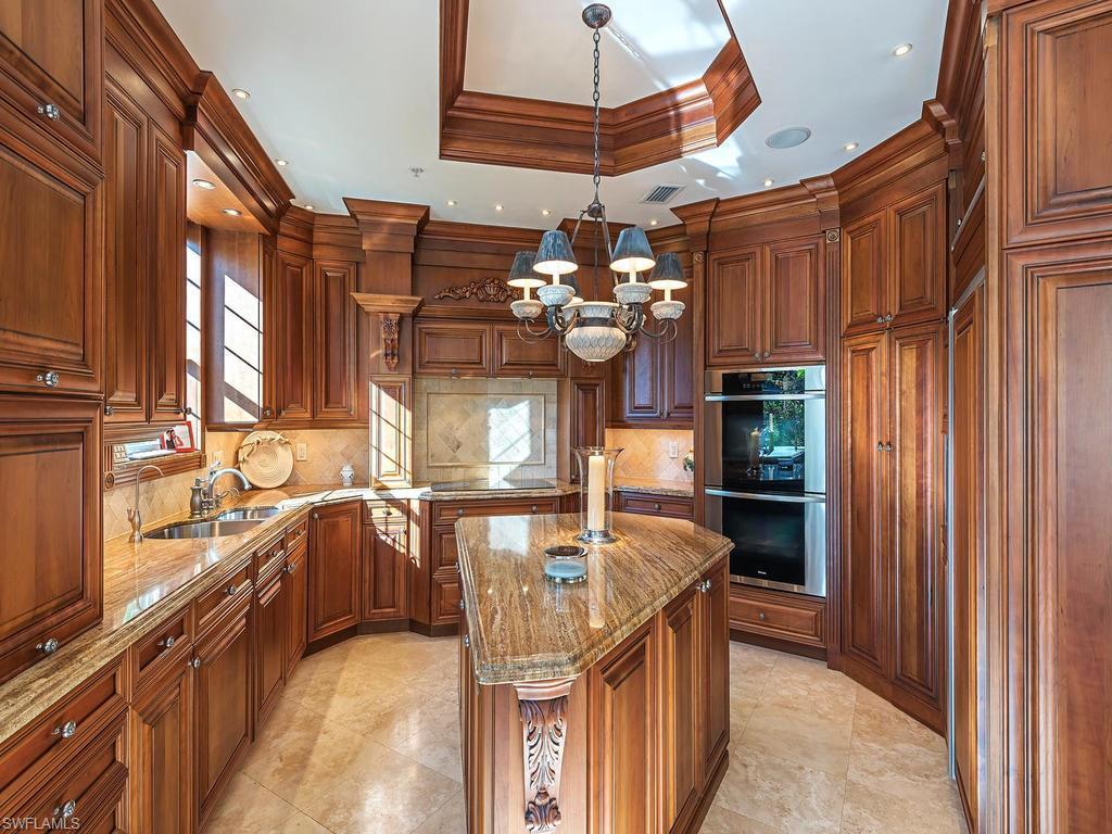 125 Colonade Cir - Photo 1