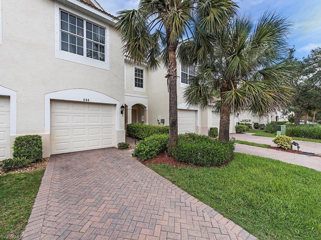 844 Hampton Cir - Photo 1