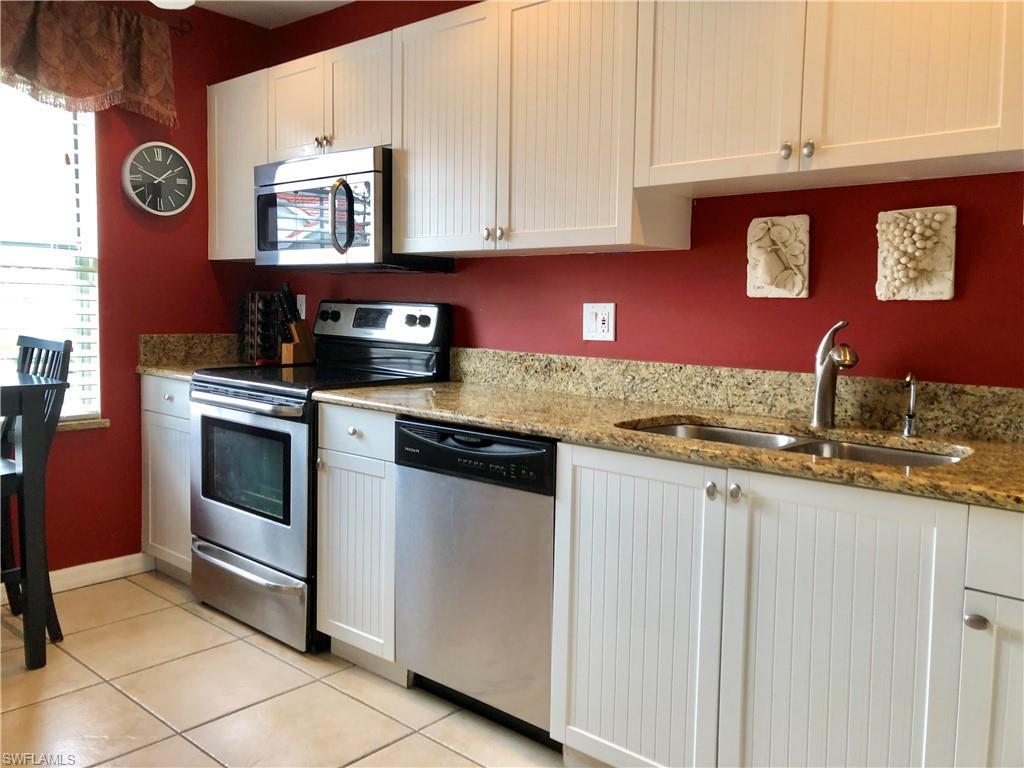 554 Windsor Sq - Photo 1