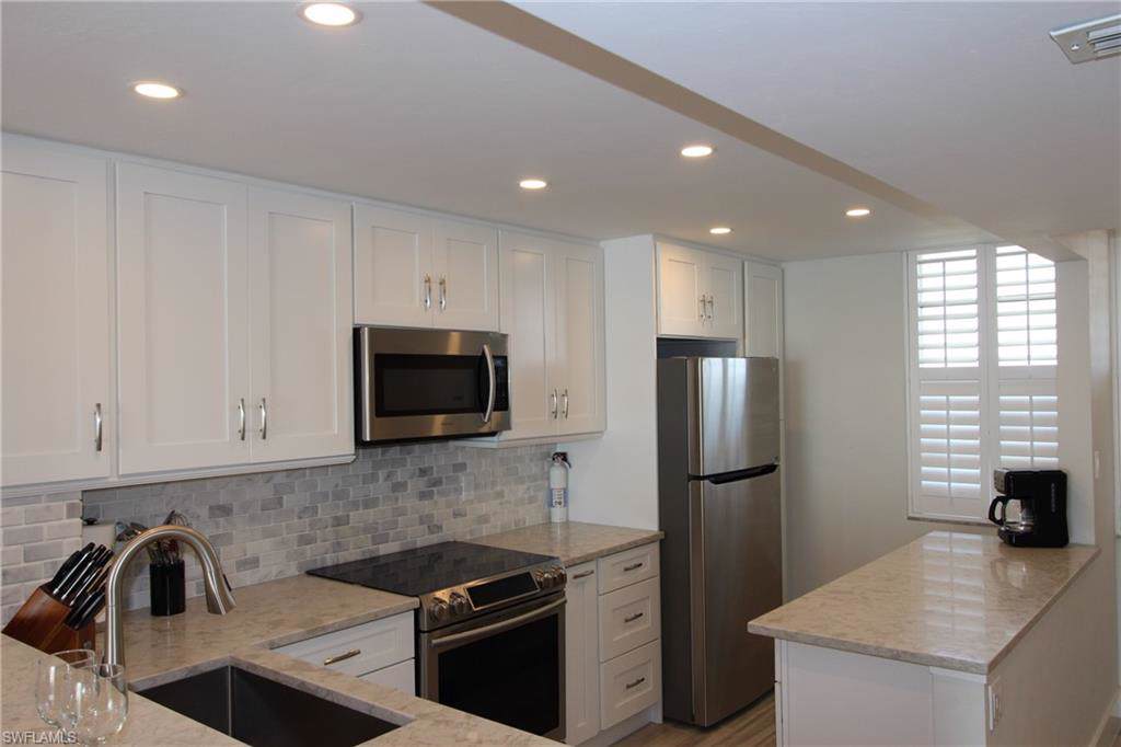 440 Seaview Ct - Photo 1