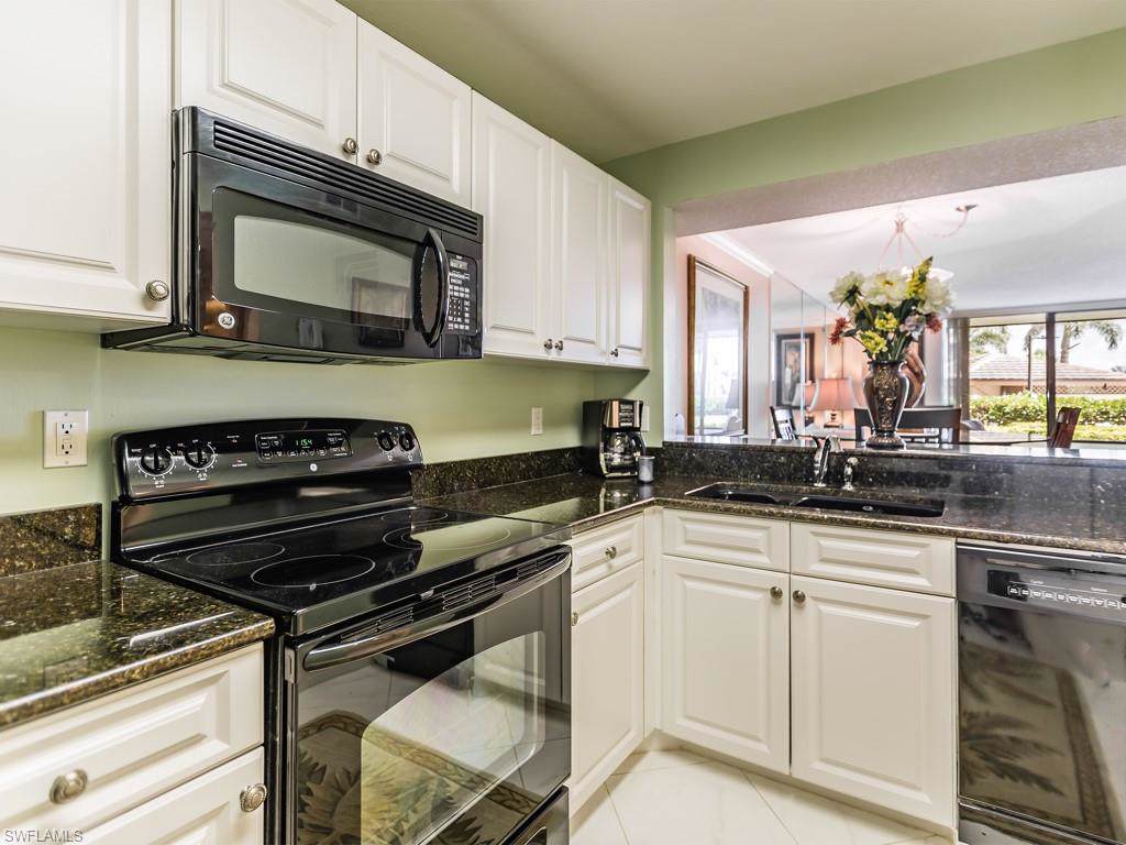 591 Seaview Ct - Photo 1
