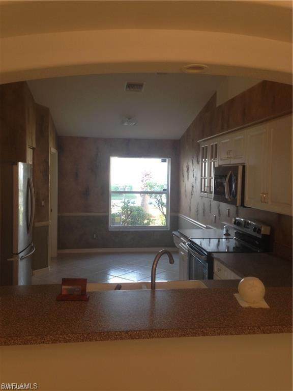 827 Hampton Cir - Photo 1