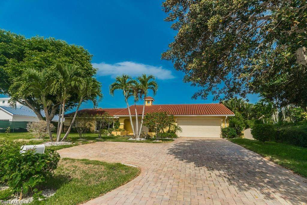 2085 Alamanda Dr - Photo 1
