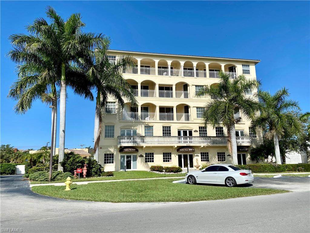 886 Park Ave - Photo 1