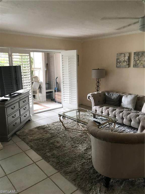 1075 Foxfire Ln - Photo 1