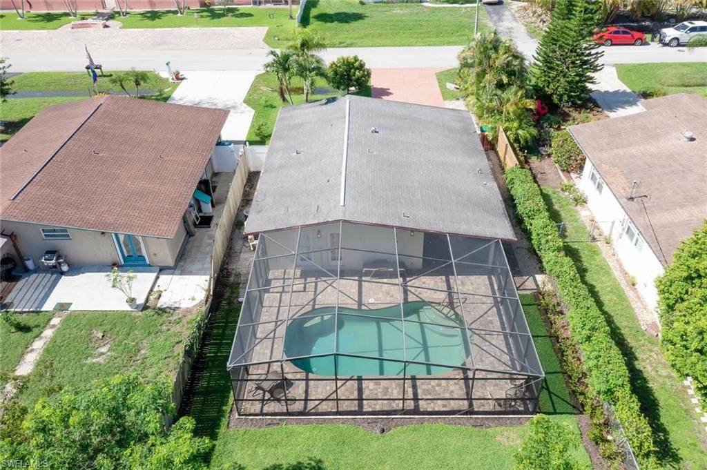 747 102nd Ave - Photo 1