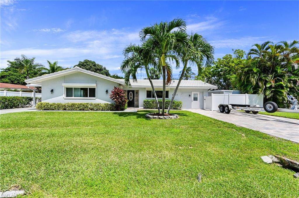 1011 Edgemere Dr - Photo 1