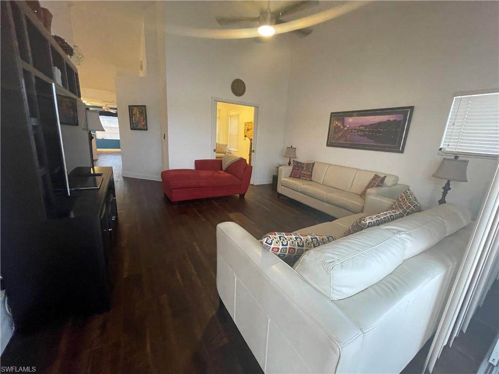 541 Windsor Sq - Photo 1