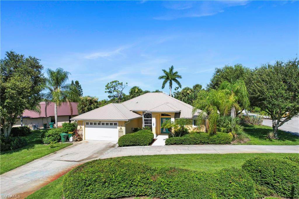 831 Saint Andrews Blvd - Photo 1
