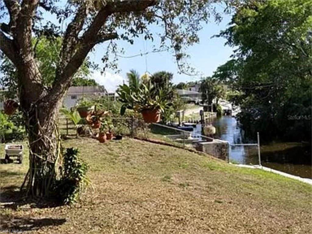 847 Hydrangea Dr - Photo 1