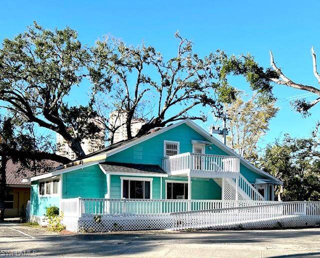 1853 Victoria Ave - Photo 1