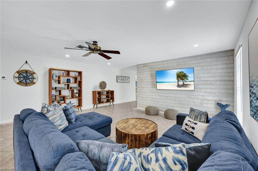 724 102nd Ave - Photo 1