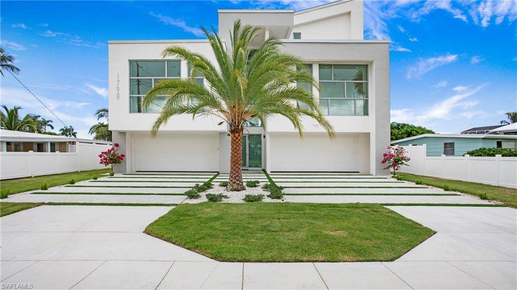 1798 Holiday Ln - Photo 1