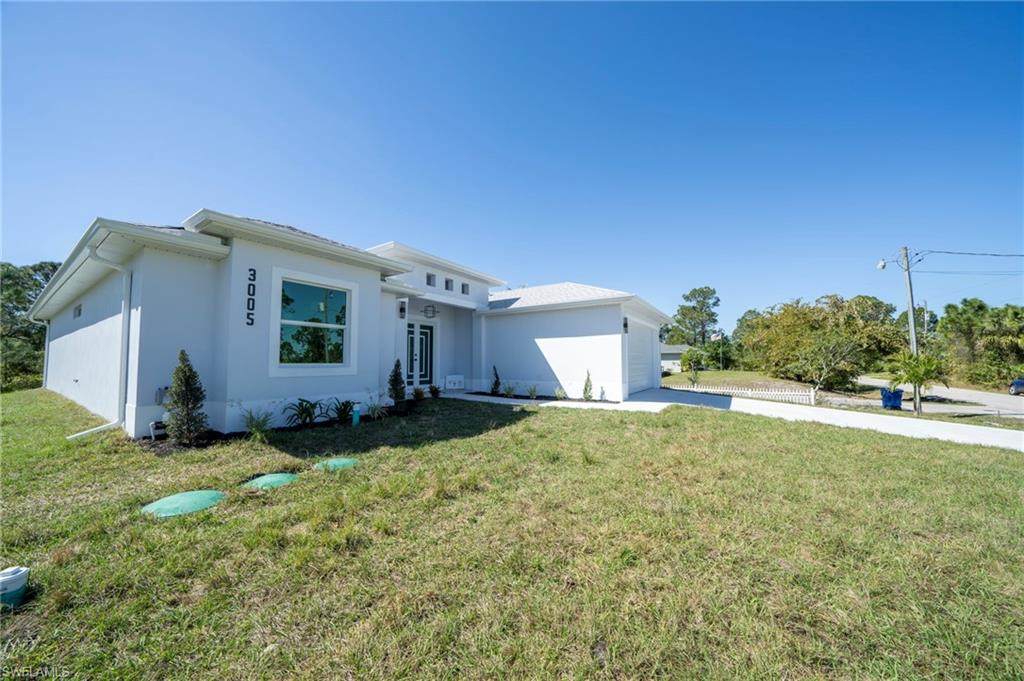 3005 52nd St - Photo 1