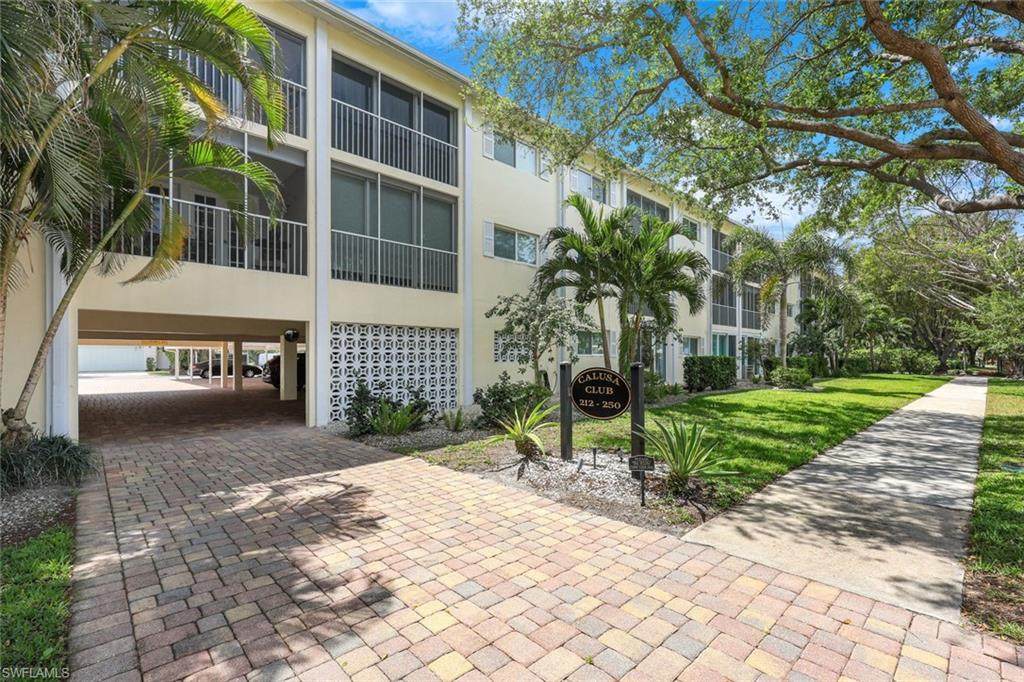 212 Banyan Blvd - Photo 1