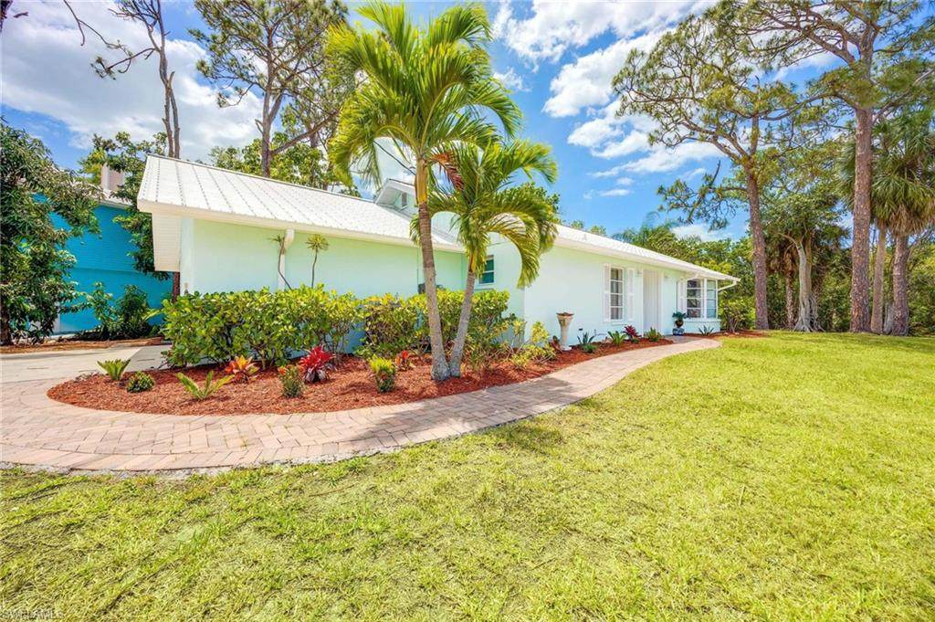 3925 Riviera Cir - Photo 1