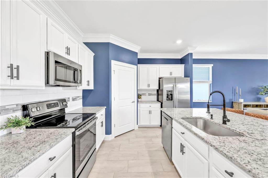 2127 Hamlin St - Photo 1