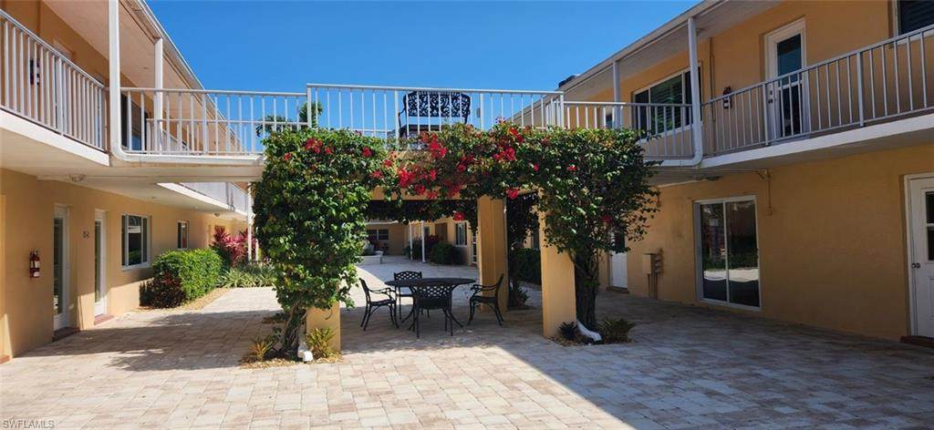 548 Broad Ave - Photo 1