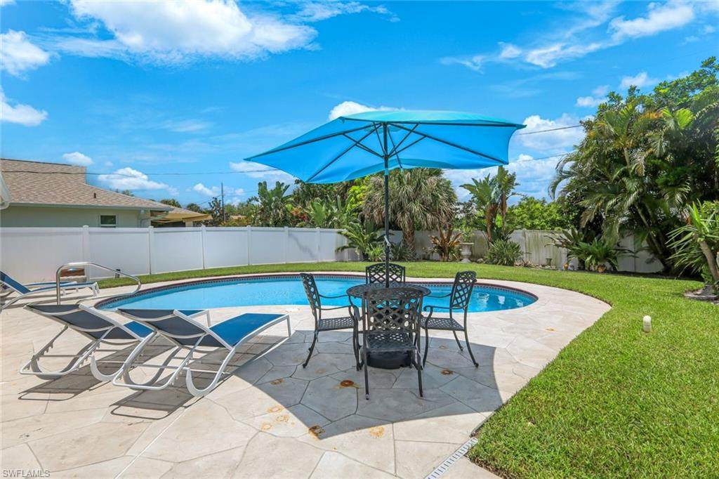 636 98th Ave - Photo 1