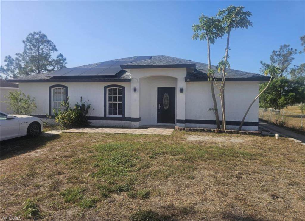 3330 33 Ave - Photo 1