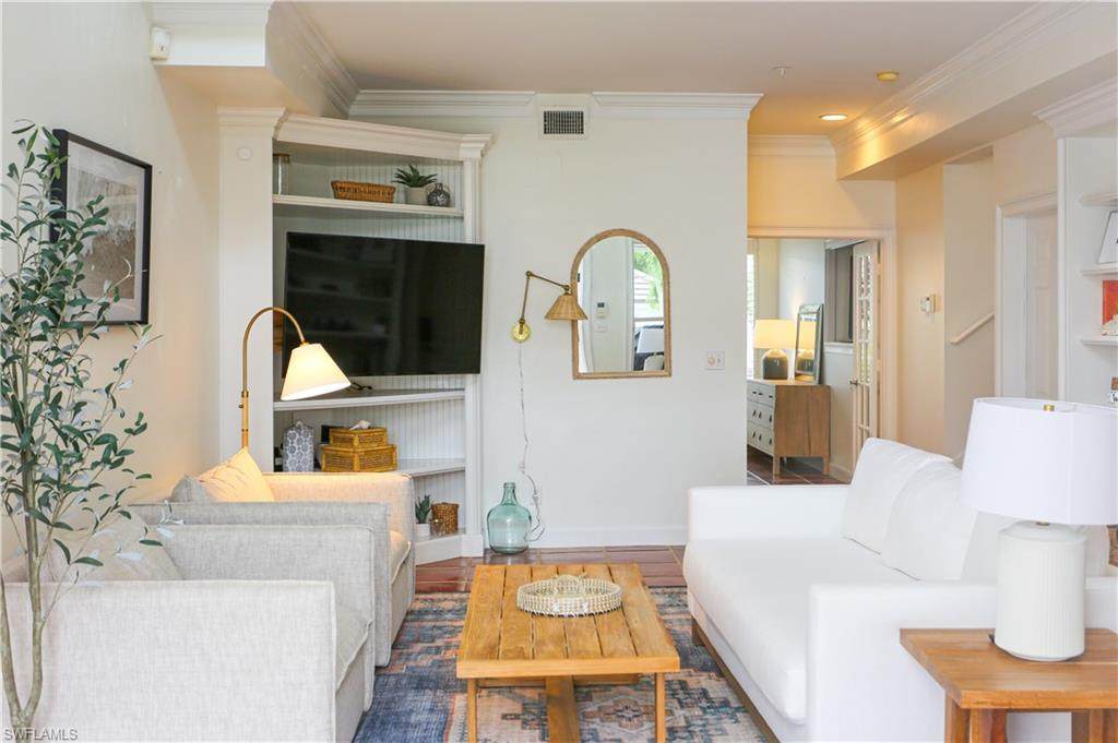 1136 6th St - Photo 1