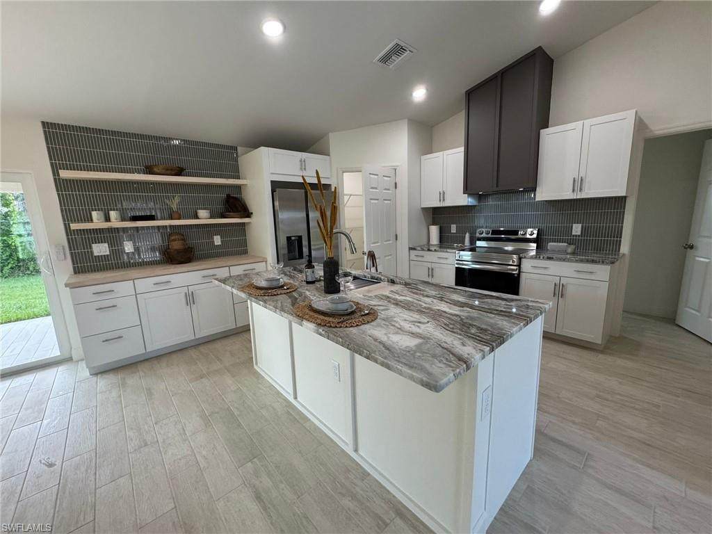 1027 Alfreda Ave - Photo 1