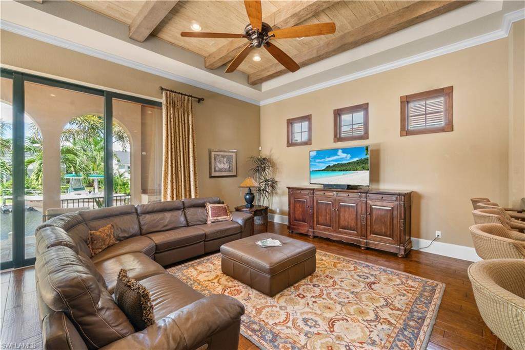 611 18th Ave - Photo 1