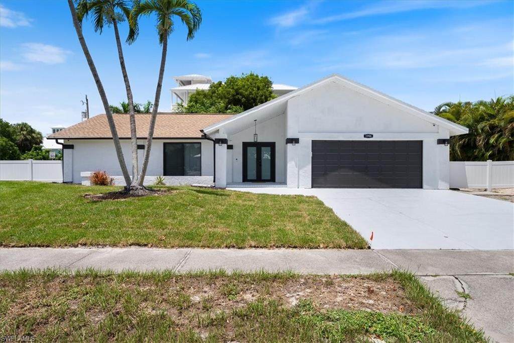 1996 Sheffield Ave - Photo 1