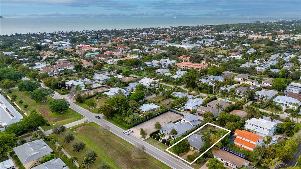 777 Broad Ave - Photo 1