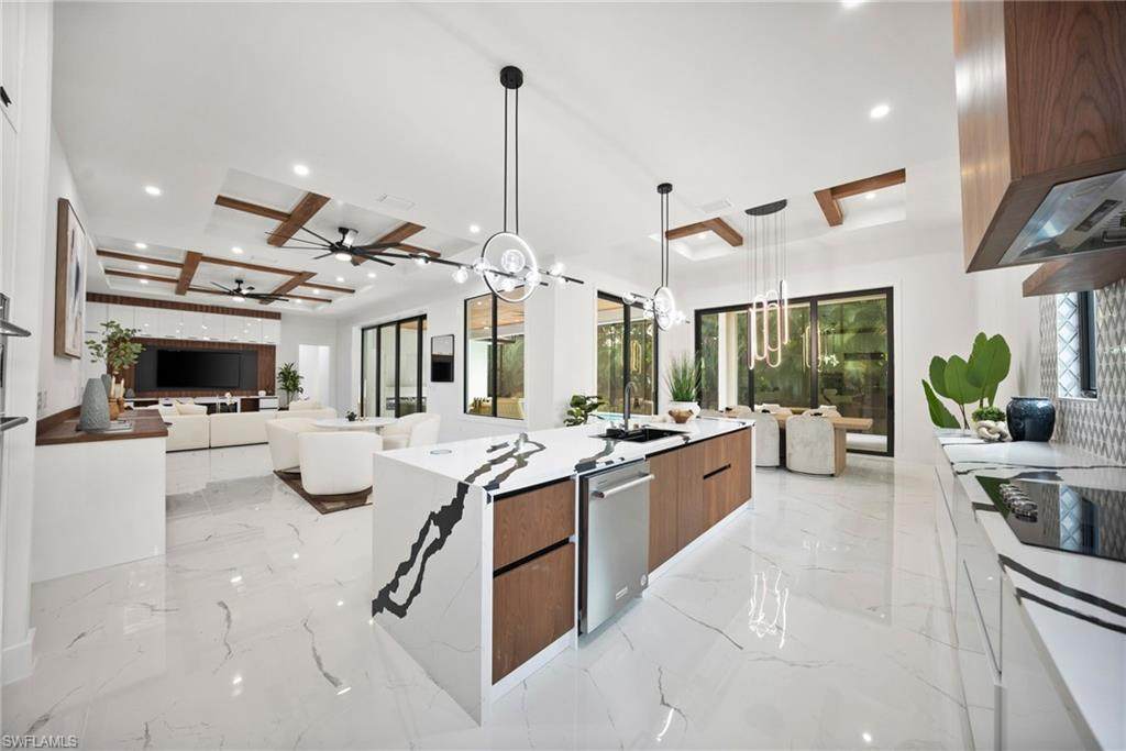 135 7th St - Photo 1