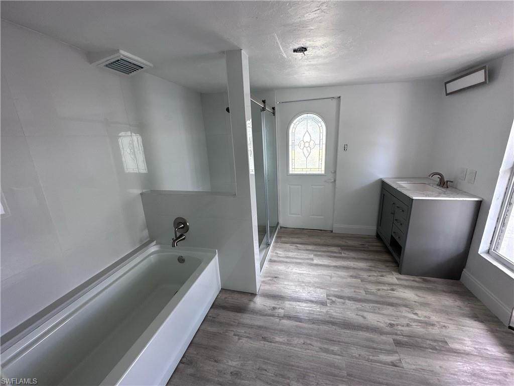 555 13th St - Photo 1