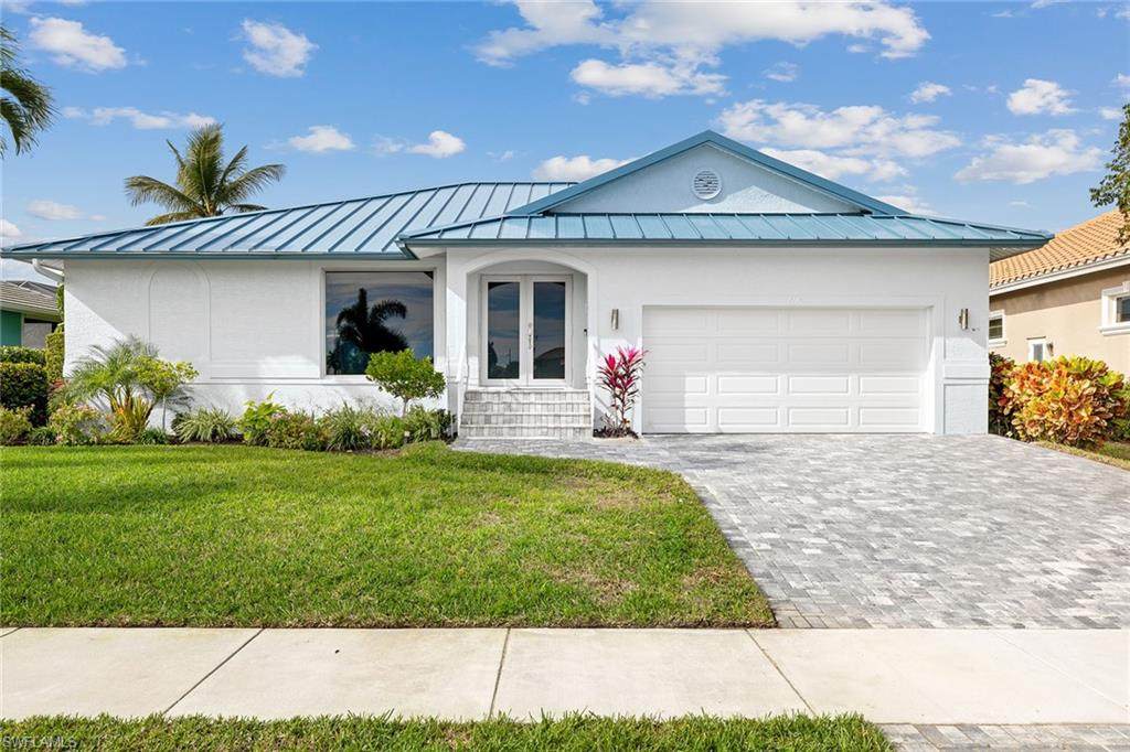 690 Amber Dr - Photo 1