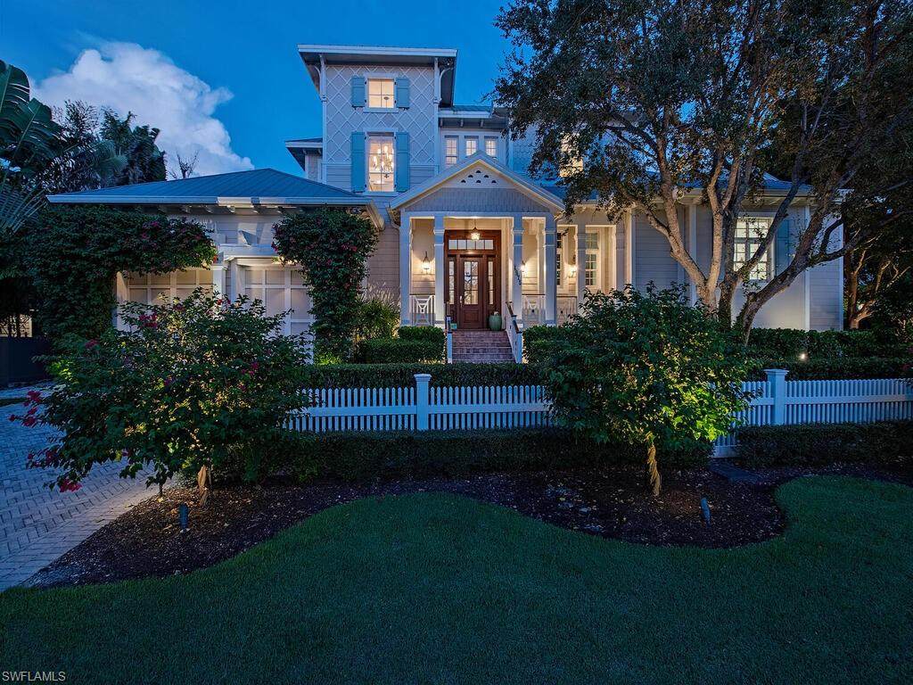 1975 Gulf Shore Blvd - Photo 1