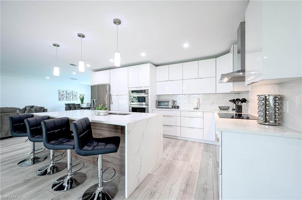 540 102nd Ave - Photo 1