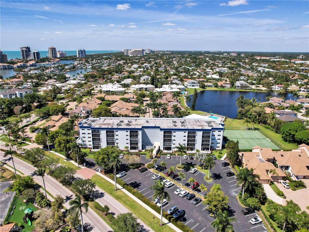 555 Park Shore Dr - Photo 1