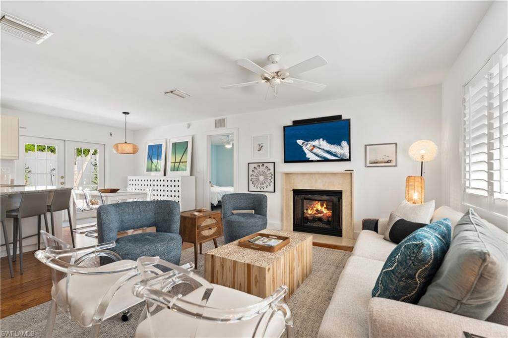 725 Central Ave - Photo 1