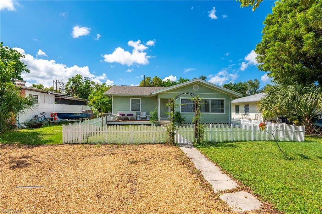 2432 Washington Ave - Photo 1