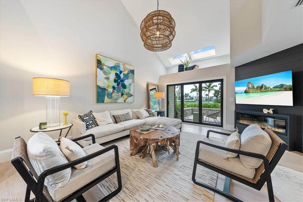 569 Park Shore Dr - Photo 1