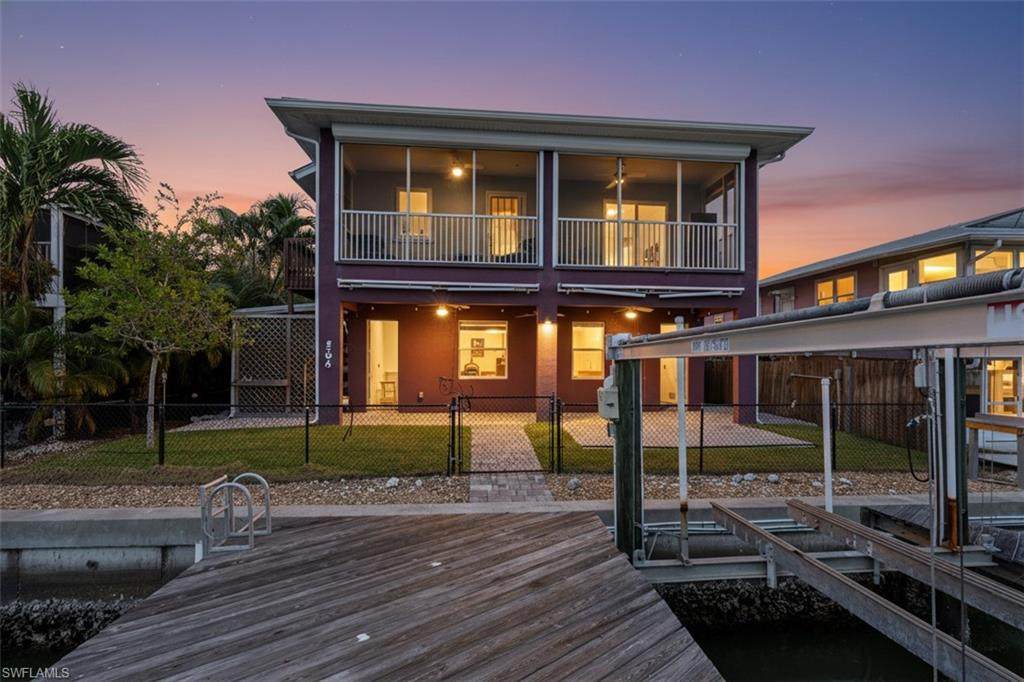 566 Coconut Ave - Photo 1