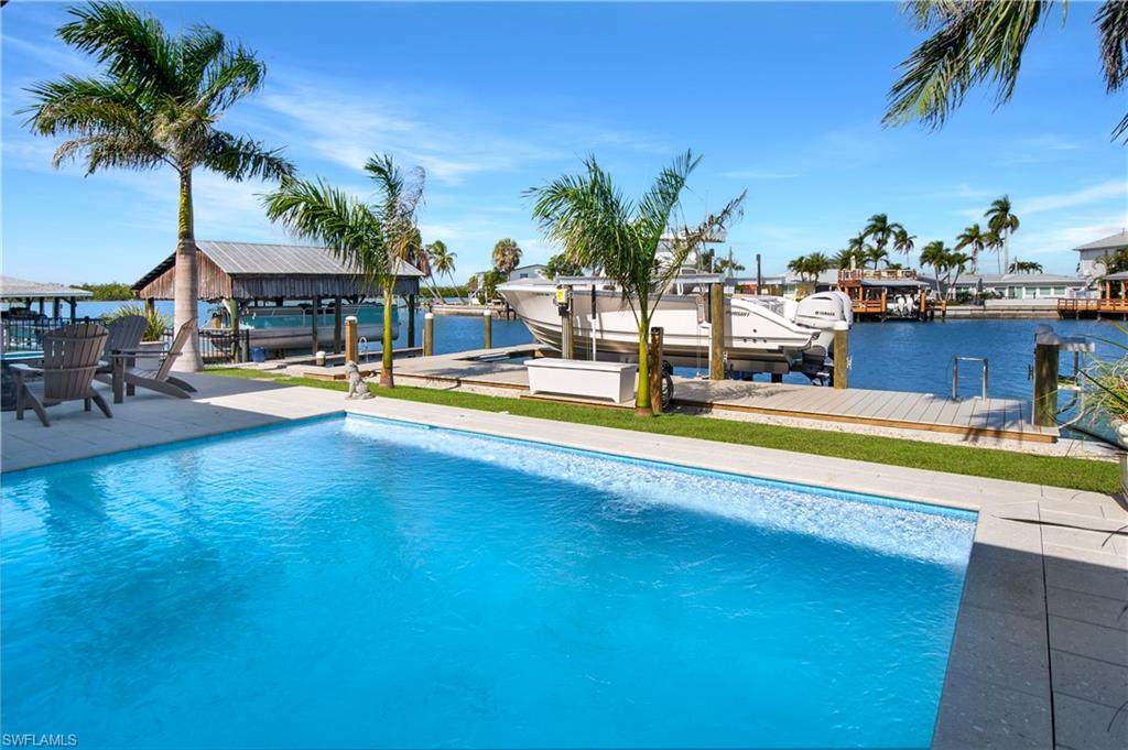 190 Tahiti Cir - Photo 1