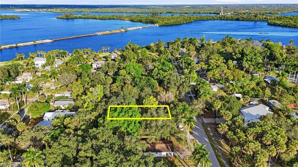 228 Delray Ave - Photo 1