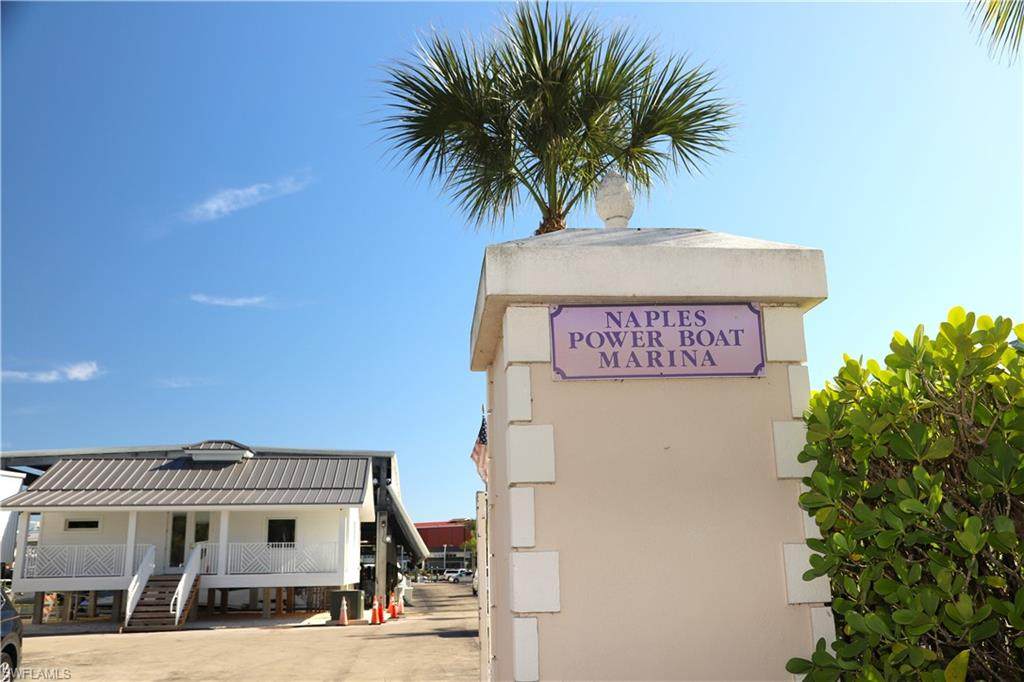 705 11th St - Photo 1