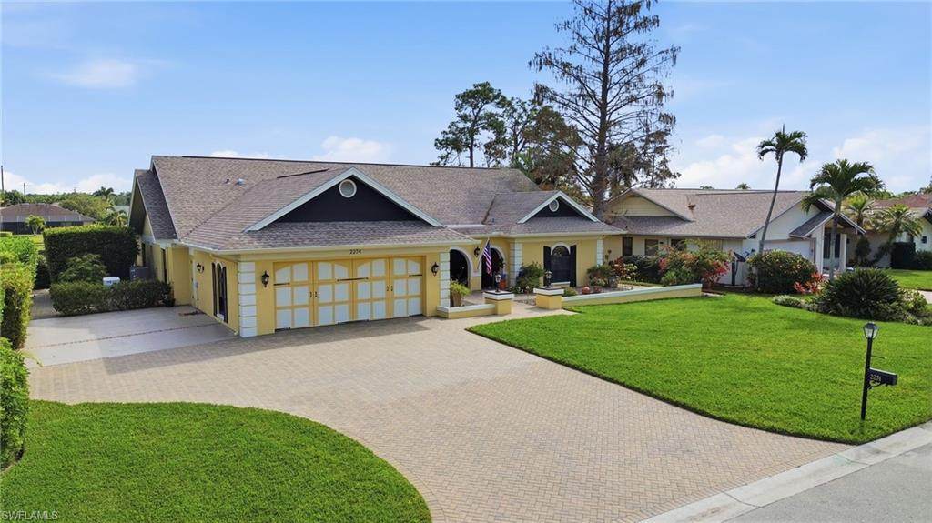 2274 Queens Way - Photo 1