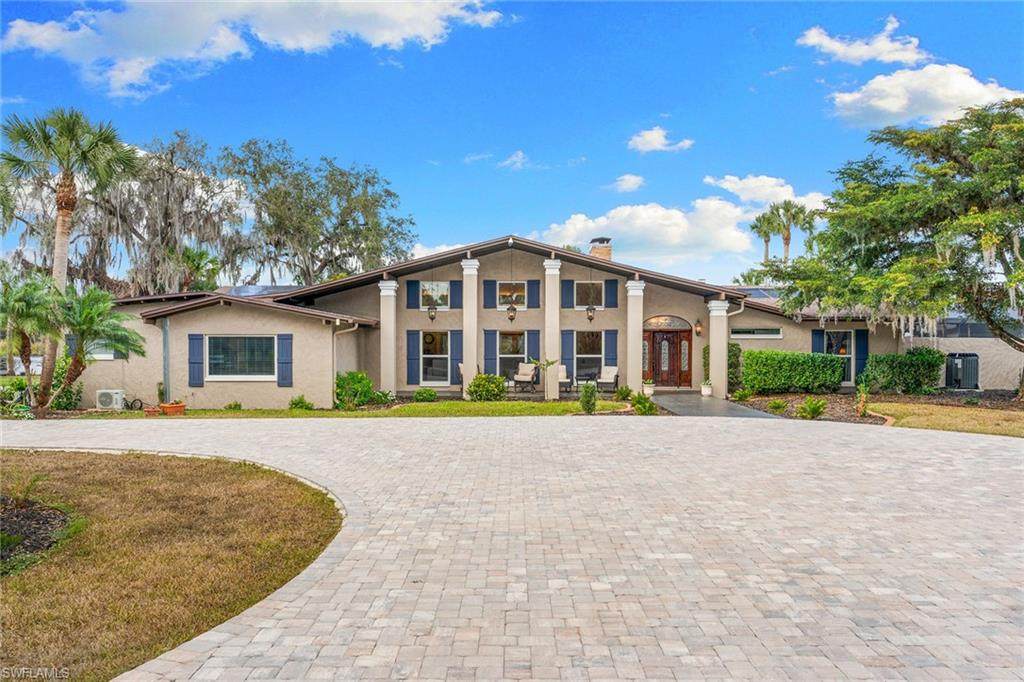 620 Fort Thompson Ave - Photo 1
