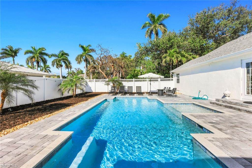 1321 Donna Dr - Photo 1