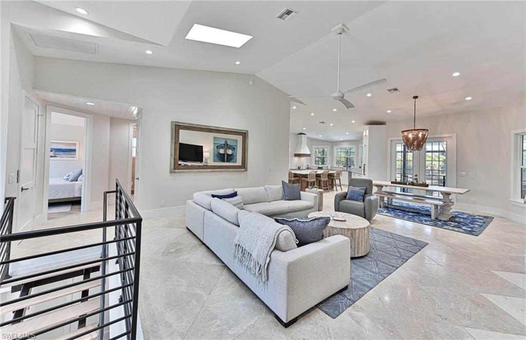 198 Topanga Dr - Photo 1