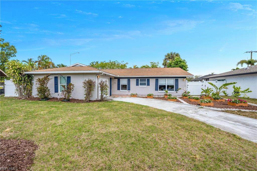 1723 Camelia Ln - Photo 1